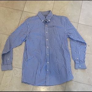 Vineyard vines button down shirt